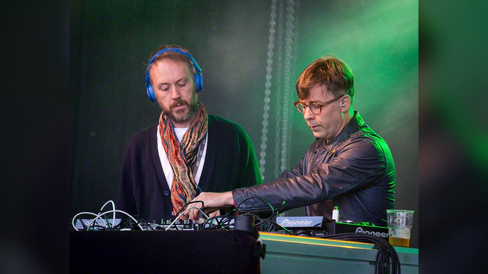 На Boiler Room зазвичай стоїть діджей за пультом: Basement Jaxx привезли трьох вокалісток, трубу і балерину